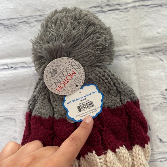 Cozy Zone Knit Ball Beanie - Picture 4 of 6